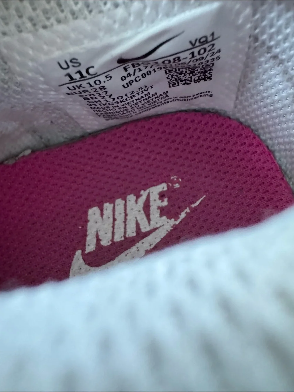 Nike Kids Low-Top Sneakers in Pink and White